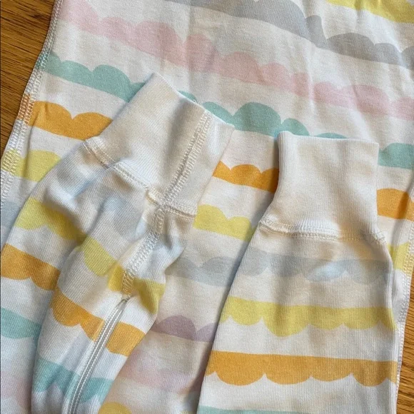 Hanna Andersson Pastel Scallop Cloud Pajamas - Picture 10 of 11